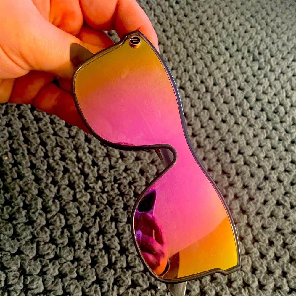 Blender wear sunglasses